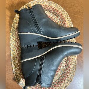 Euro Soft Black Faux Leather Ankle Boots - Size 9